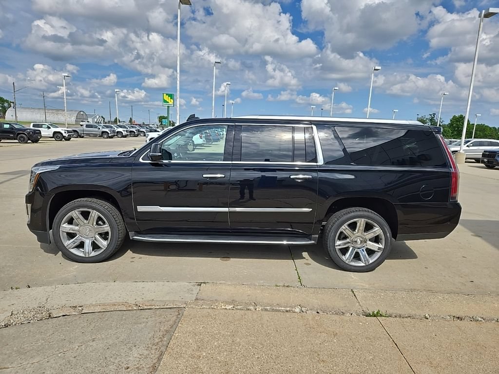 Used 2019 Cadillac Escalade ESV Luxury AWD/4WD image 6