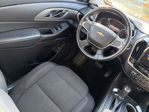 Used 2018 Chevrolet Traverse LT image 16