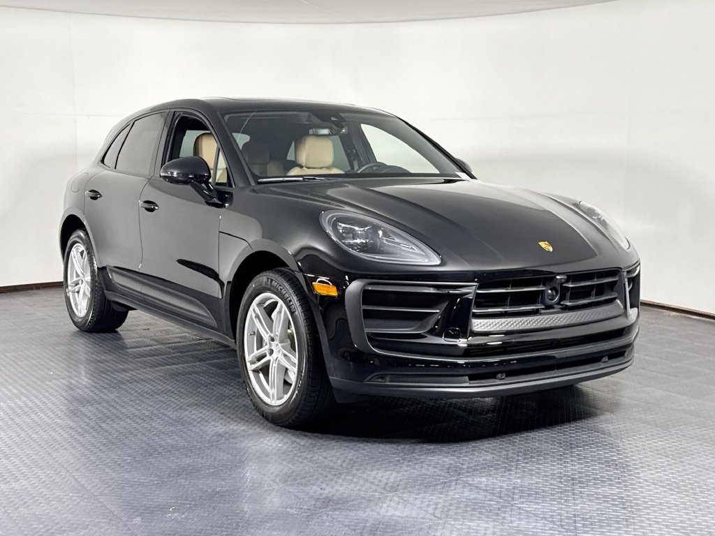 Certified 2026 Porsche Macan AWD/4WD image 9