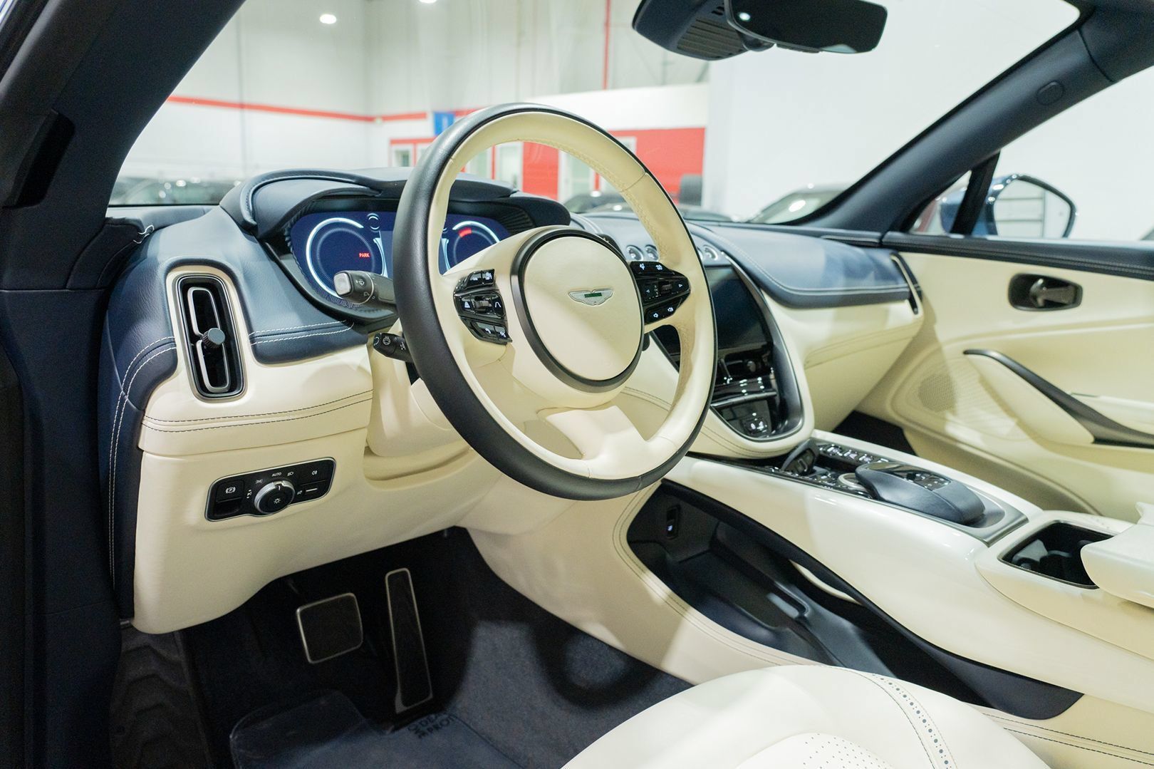Used 2021 Aston Martin DBX AWD/4WD image 19