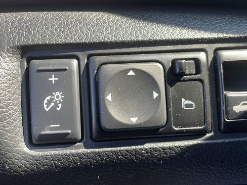 Used 2013 Nissan Sentra SR w/ Driver Pkg FWD image 12