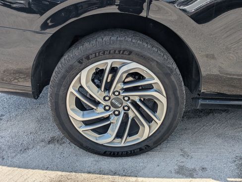 Used 2025 Lincoln Navigator Reserve AWD/4WD image 11