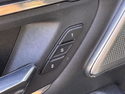 Used 2020 RAM 1500 Limited w/ Black Appearance Package AWD/4WD image 8