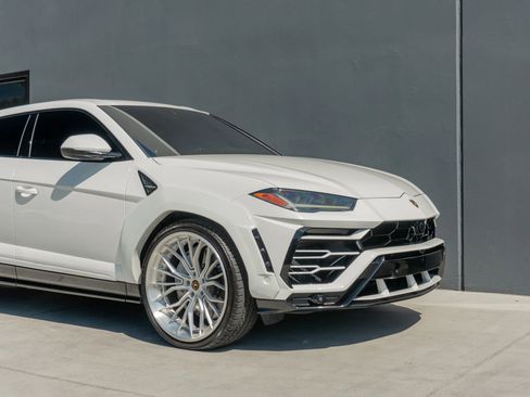 Used 2019 Lamborghini Urus AWD/4WD image 38