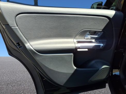 Certified 2022 Mercedes-Benz GLB 250 4MATIC image 17