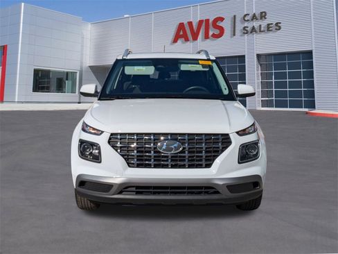 Used 2025 Hyundai Venue SEL image 2