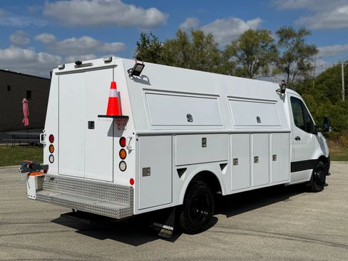 Used 2019 Freightliner Sprinter 3500 w/ Premium Package RWD image 4