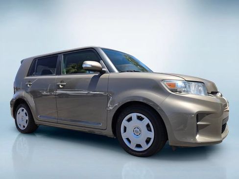 Used 2011 Scion xB FWD image 2