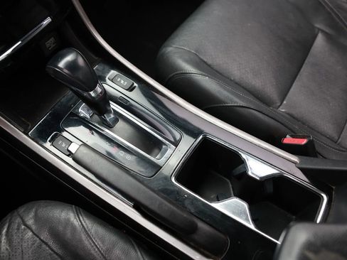 Used 2016 Honda Accord Touring image 37
