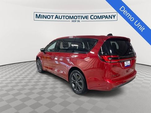 New 2026 Chrysler Pacifica Select image 6