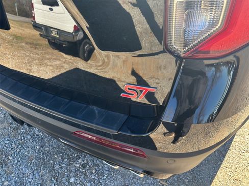 Used 2024 Ford Explorer ST w/ Equipment Group 401A image 9