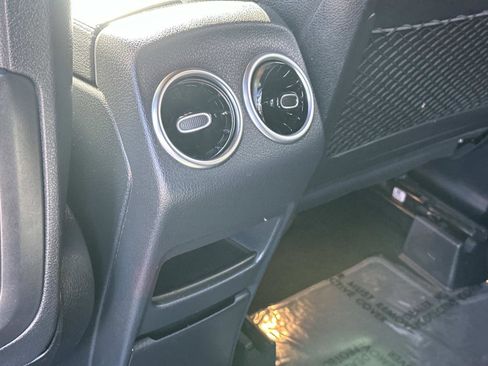 Used 2021 Mercedes-Benz GLB 250 image 22