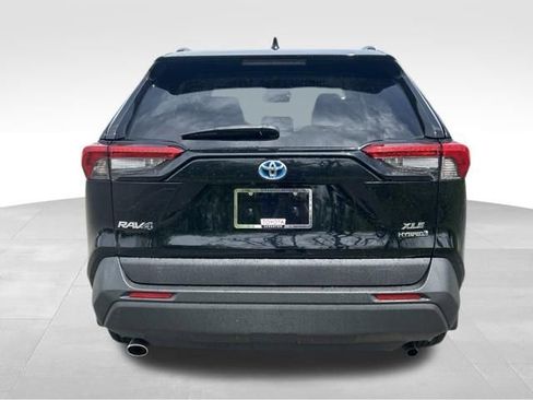 Used 2021 Toyota RAV4 XLE w/ Convenience Package AWD/4WD image 4