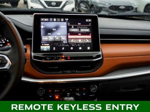 Used 2023 Jeep Compass Limited image 10