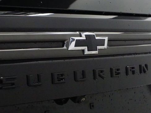 Used 2022 Chevrolet Suburban RST image 17