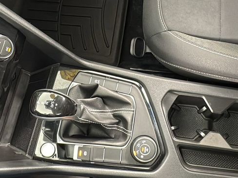 Used 2024 Volkswagen Taos SE w/ Panoramic Sunroof Package image 29