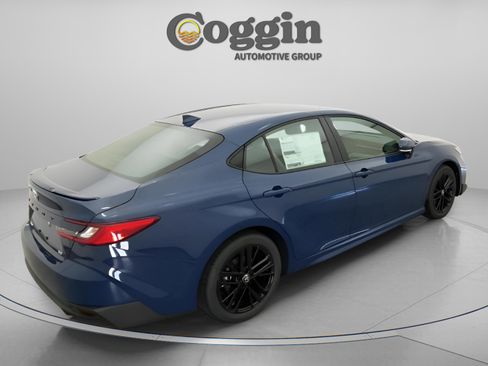 New 2026 Toyota Camry SE FWD image 17