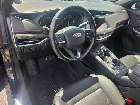 Certified 2020 Cadillac XT4 Sport FWD image 11