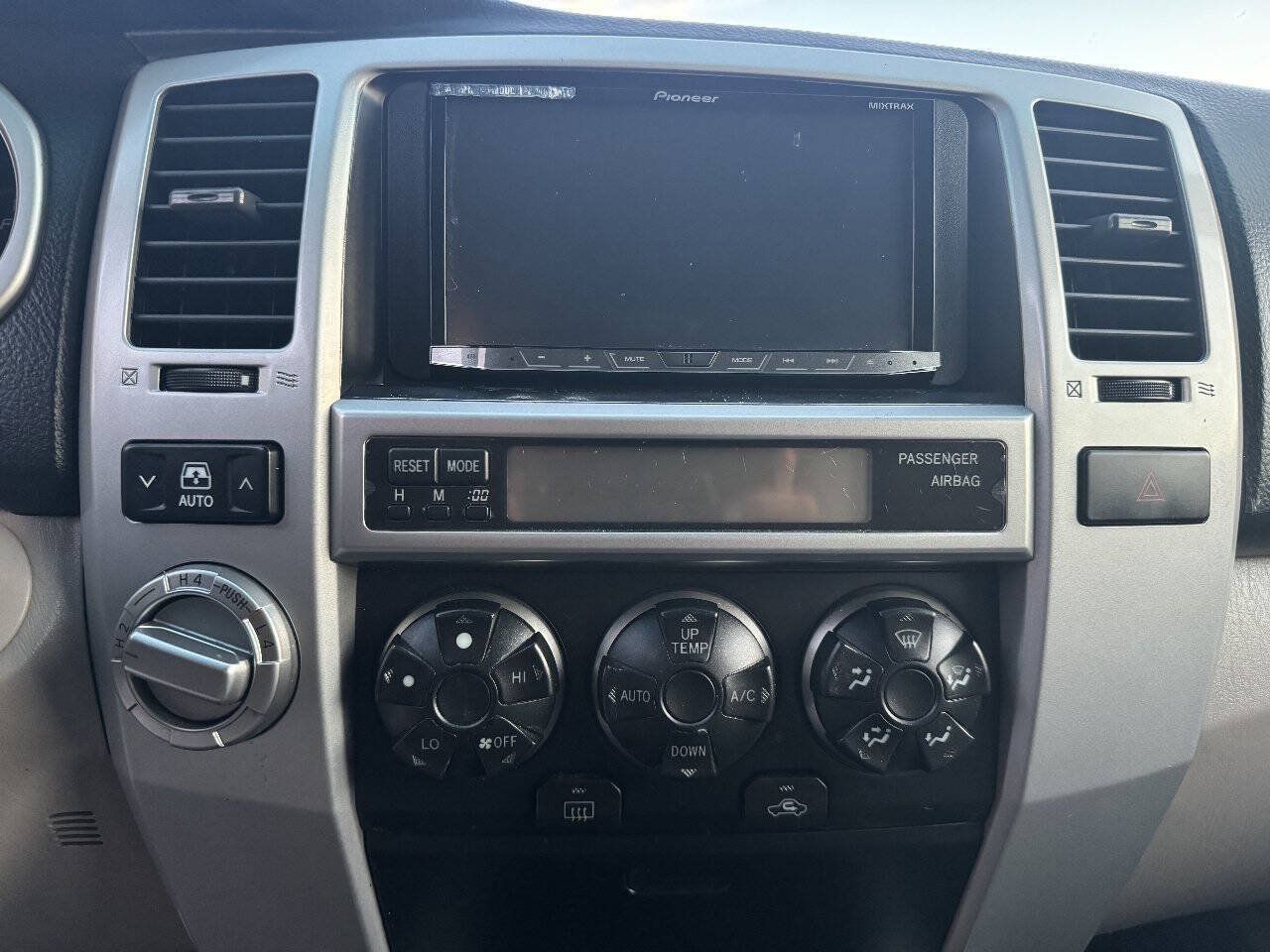 Used 2005 Toyota 4Runner SR5 AWD/4WD image 20