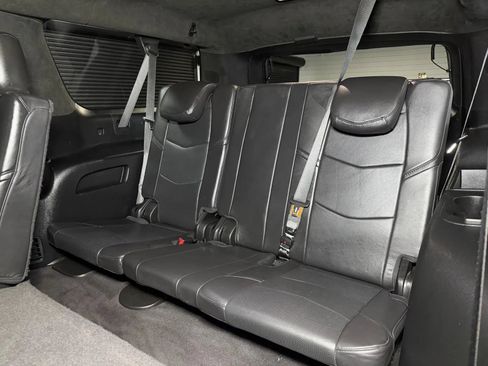 Used 2020 Cadillac Escalade ESV Platinum AWD/4WD image 17