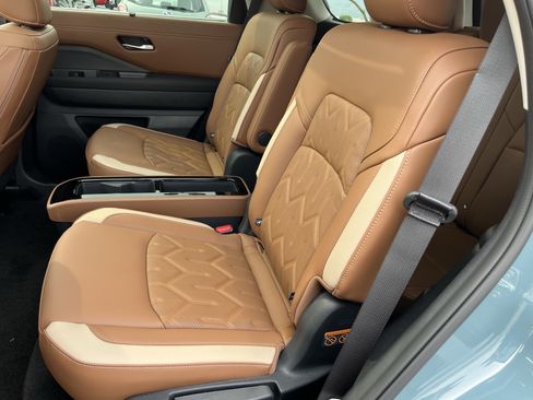 New 2026 Nissan Pathfinder Platinum AWD/4WD image 19