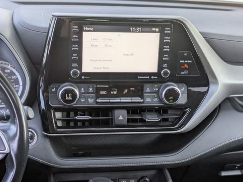 Used 2022 Toyota Highlander XLE image 15