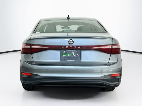 Used 2025 Volkswagen Jetta SE FWD image 7