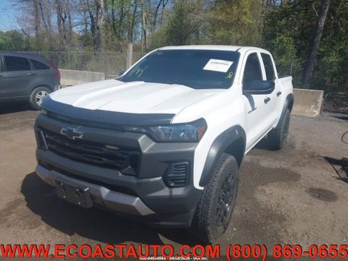 Used 2024 Chevrolet Colorado Trail Boss w/ Advanced Trailering Package AWD/4WD image 4