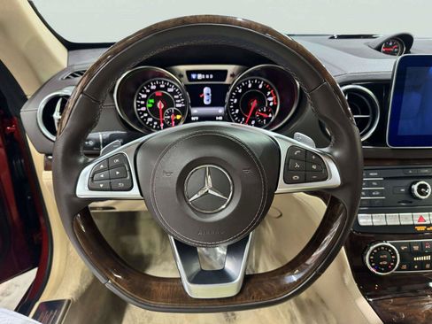Used 2018 Mercedes-Benz SL 550 image 36