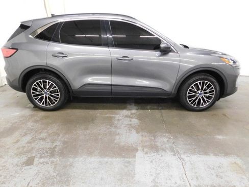 Used 2022 Ford Escape SEL w/ Technology Package image 2