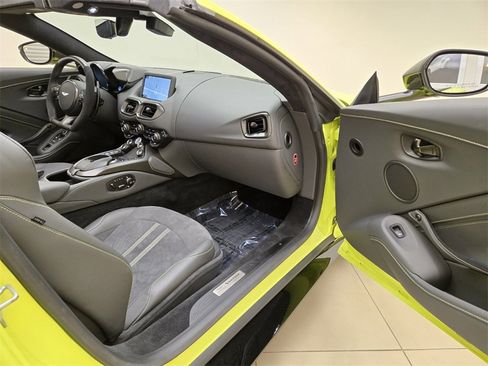 Used 2023 Aston Martin V8 Vantage image 20