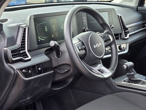 Used 2025 Kia Sportage LX FWD image 10