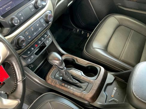 Used 2022 GMC Canyon Denali image 16