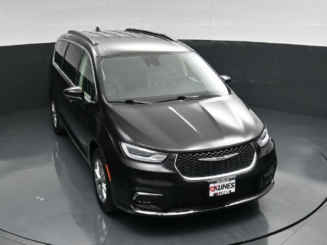 Certified 2022 Chrysler Pacifica Touring-L AWD/4WD image 52