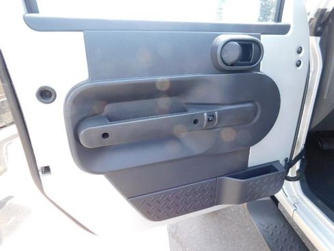 Used 2007 Jeep Wrangler Unlimited Sahara image 10