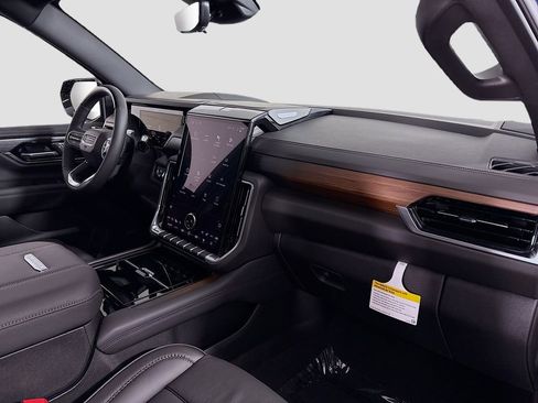 New 2026 GMC Yukon XL Denali w/ Denali Reserve Package image 32