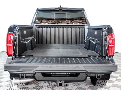 Used 2025 Toyota Tacoma TRD Sport w/ TRD Sport Premium Package image 4