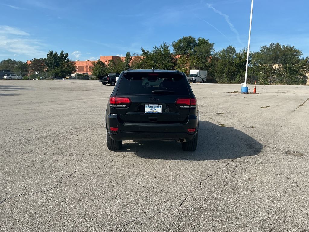 Used 2022 Jeep Grand Cherokee Laredo X AWD/4WD image 3