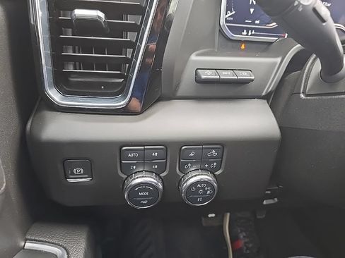 Used 2025 GMC Sierra 3500 Denali AWD/4WD image 17