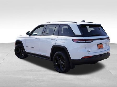 Certified 2023 Jeep Grand Cherokee Altitude image 7