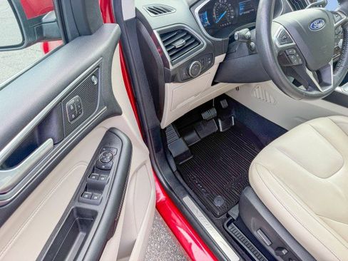 Used 2021 Ford Edge Titanium FWD image 12