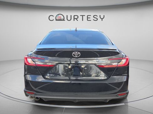 Certified 2025 Toyota Camry SE image 2