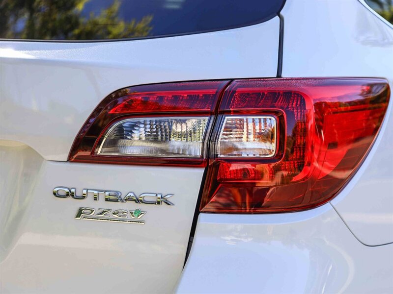 Used 2017 Subaru Outback 2.5i Premium AWD/4WD image 15