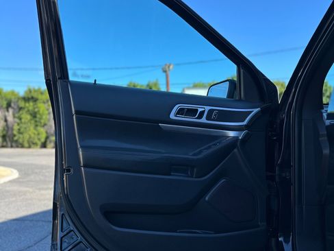 Used 2013 Ford Explorer XLT image 16