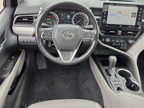 Used 2022 Toyota Camry XLE w/ Navigation Upgrade Package image 7