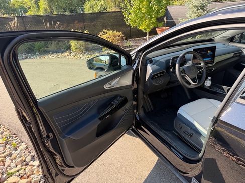 New 2025 Volkswagen ID.4 Pro S Plus image 22