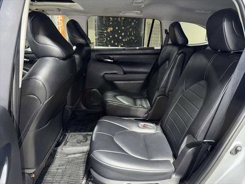 Certified 2021 Toyota Highlander XLE image 17