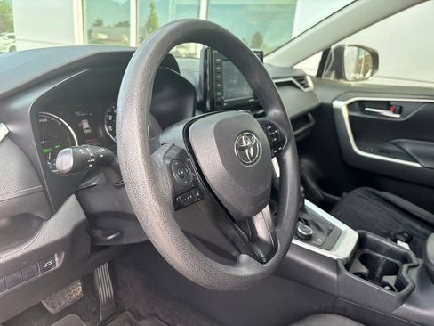 Used 2020 Toyota RAV4 XLE w/ Convenience Package AWD/4WD image 4