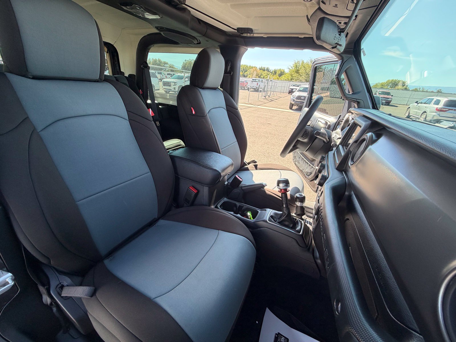Used 2023 Jeep Wrangler Sport AWD/4WD image 25