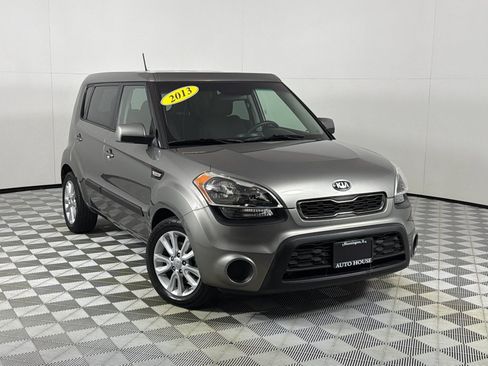 Used 2013 Kia Soul FWD image 2